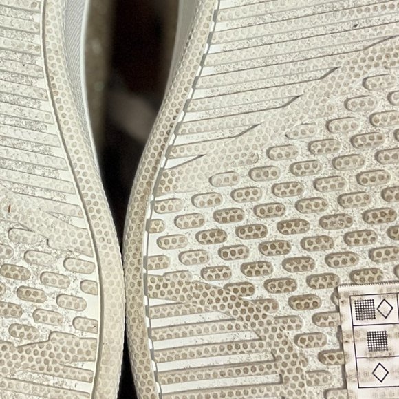 Adorable sparkly gold Skechers , hardly worn - Picture 9 of 14